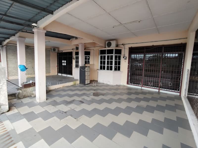 1-storey Terraced House for Sale in Teluk Intan (Perak) - Muinuddin Muhamad - Exterior - PropertyGuru.com.my