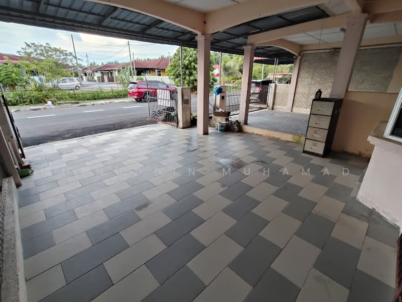 1-storey Terraced House for Sale in Teluk Intan (Perak) - Muinuddin Muhamad - Exterior - PropertyGuru.com.my