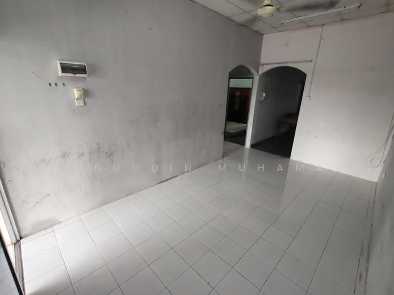 1-storey Terraced House for Sale in Teluk Intan (Perak) - Muinuddin Muhamad - Living Room - PropertyGuru.com.my