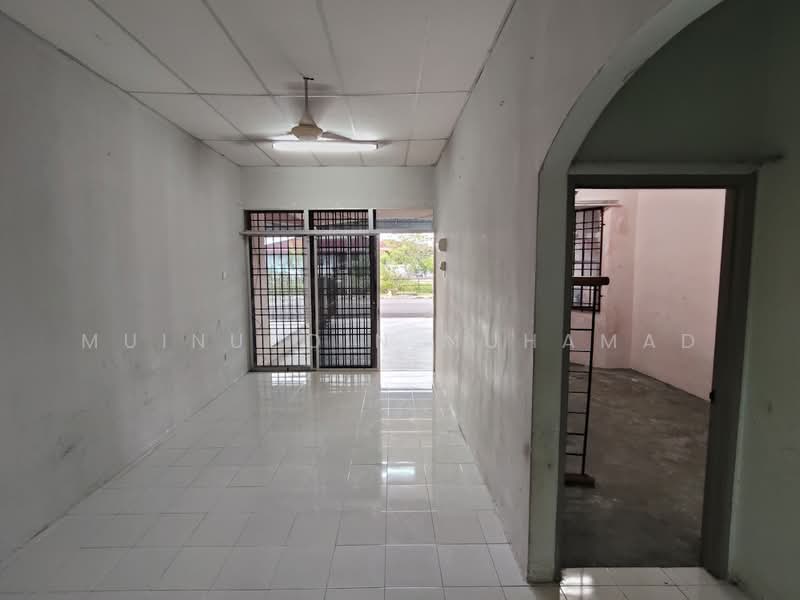 1-storey Terraced House for Sale in Teluk Intan (Perak) - Muinuddin Muhamad - Living Room - PropertyGuru.com.my