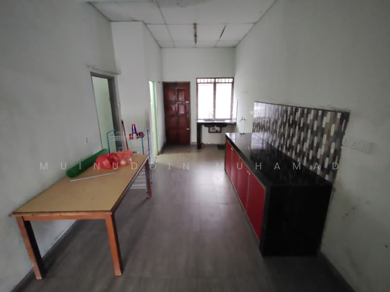 1-storey Terraced House for Sale in Teluk Intan (Perak) - Muinuddin Muhamad - Kitchen - PropertyGuru.com.my