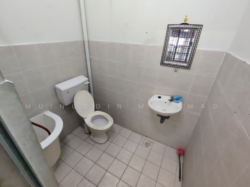 1-storey Terraced House for Sale in Teluk Intan (Perak) - Muinuddin Muhamad - Bathroom - PropertyGuru.com.my