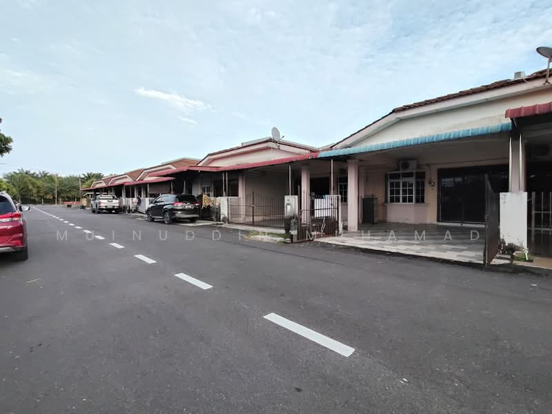 1-storey Terraced House for Sale in Teluk Intan (Perak) - Muinuddin Muhamad - Exterior - PropertyGuru.com.my