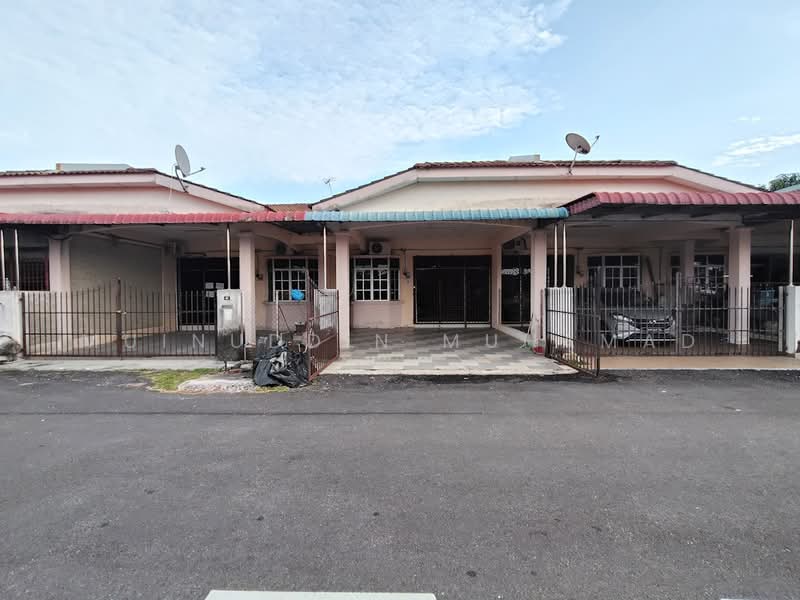 1-storey Terraced House for Sale in Teluk Intan (Perak) - Muinuddin Muhamad - Exterior - PropertyGuru.com.my