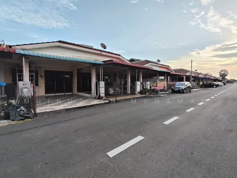 1-storey Terraced House for Sale in Teluk Intan (Perak) - Muinuddin Muhamad - Exterior - PropertyGuru.com.my