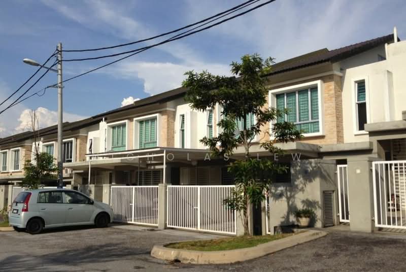 Terraced House for Sale in Bandar Putra Permai (Seri Kembangan) - Nicholas Lew - Exterior - PropertyGuru.com.my