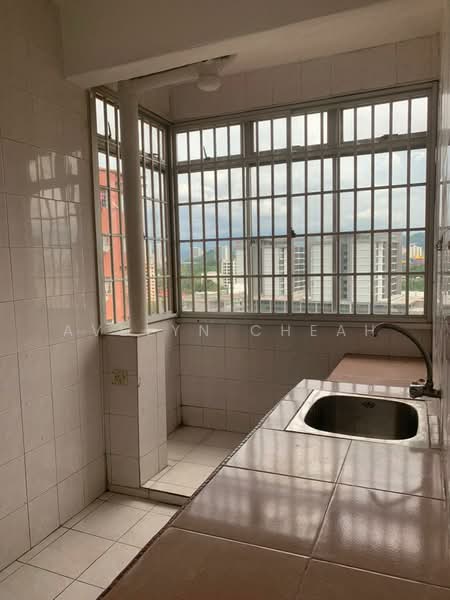 Rumah Flat untuk Disewa di Cemara - Avelyn Cheah - Kitchen - PropertyGuru.com.my