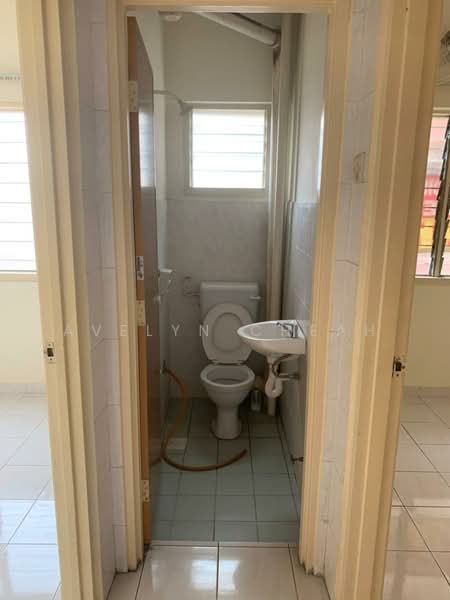 Rumah Flat untuk Disewa di Cemara - Avelyn Cheah - Bathroom - PropertyGuru.com.my