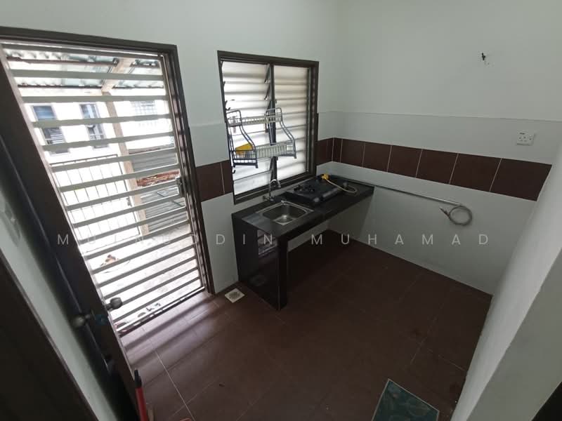2-storey Terraced House for Rent in Seri Iskandar (Perak) - Muinuddin Muhamad - Kitchen - PropertyGuru.com.my