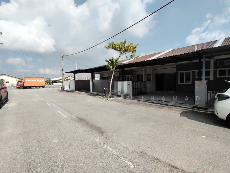 1-storey Terraced House for Rent in Teluk Intan (Perak) - Muinuddin Muhamad - Exterior - PropertyGuru.com.my