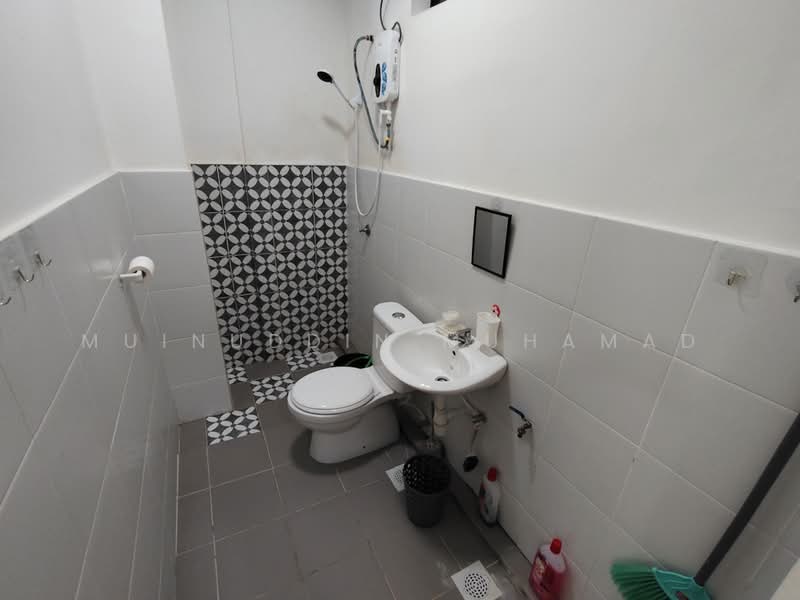 Townhouse for Rent in Seri Iskandar (Perak) - Muinuddin Muhamad - Bathroom - PropertyGuru.com.my