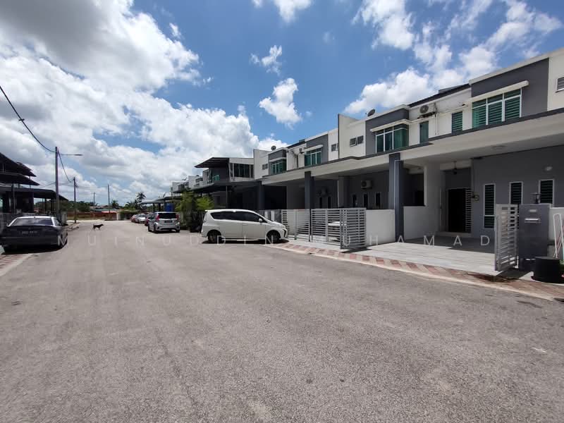 2-storey Terraced House for Rent in Teluk Intan (Perak) - Muinuddin Muhamad - Exterior - PropertyGuru.com.my
