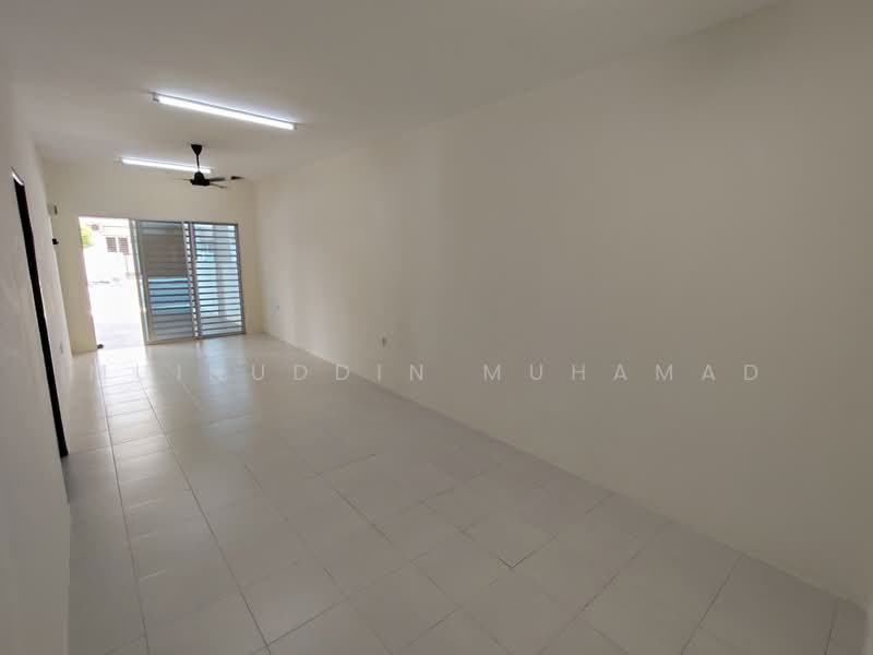 1-storey Terraced House for Rent in Teluk Intan (Perak) - Muinuddin Muhamad - Living Room - PropertyGuru.com.my