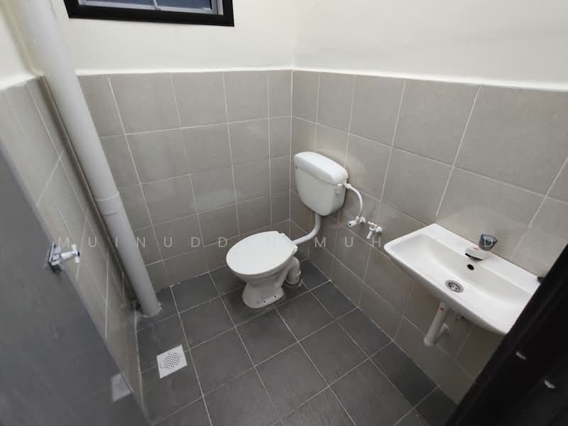 1-storey Terraced House for Rent in Teluk Intan (Perak) - Muinuddin Muhamad - Bathroom - PropertyGuru.com.my