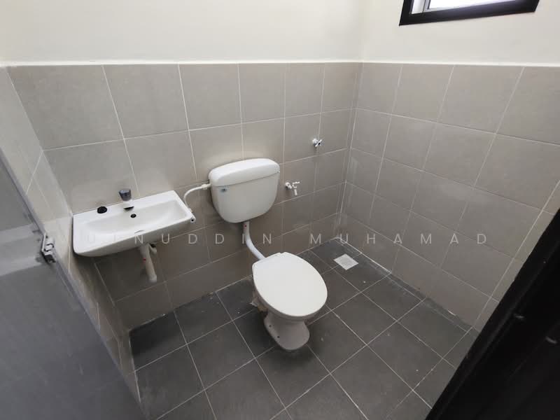 1-storey Terraced House for Rent in Teluk Intan (Perak) - Muinuddin Muhamad - Bathroom - PropertyGuru.com.my