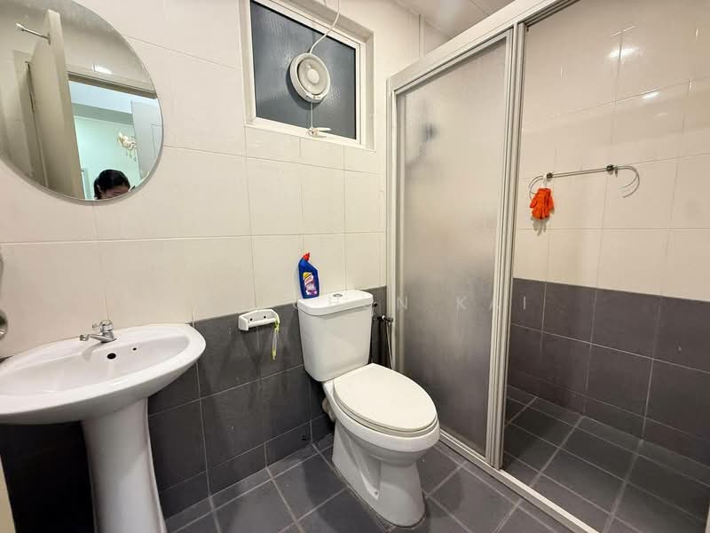 Servis Apartment untuk Disewa di Birch Regency @ Penang Times Square - Gan Chun Kai - Bathroom - PropertyGuru.com.my