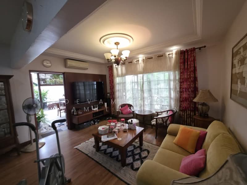 Rumah Banglo untuk Dijual di Seksyen 11 (Petaling Jaya) - Devamuthan Tamilarasan - Living Room - PropertyGuru.com.my