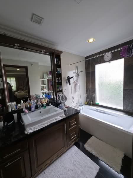 Rumah Banglo untuk Dijual di Seksyen 11 (Petaling Jaya) - Devamuthan Tamilarasan - Bathroom - PropertyGuru.com.my