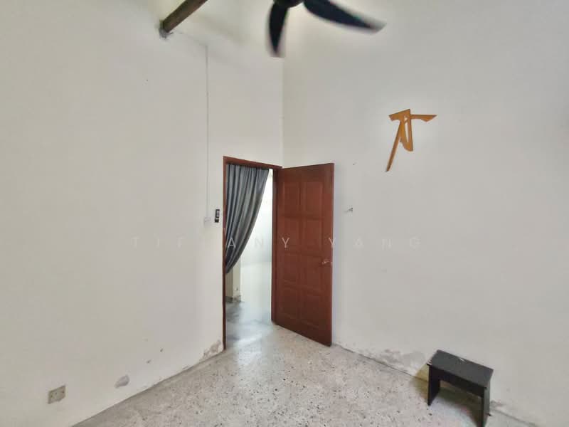 1-storey Terraced House for Sale in Taman Mawar (Rawang) - Tiffany Yang - Bedroom - PropertyGuru.com.my