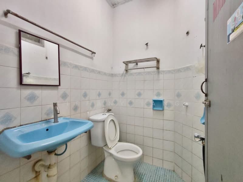1-storey Terraced House for Sale in Taman Mawar (Rawang) - Tiffany Yang - Bathroom - PropertyGuru.com.my