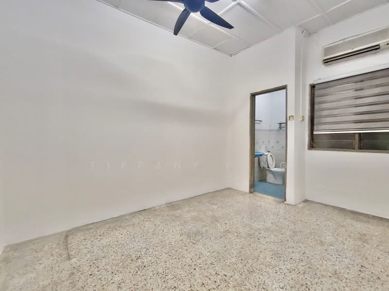 1-storey Terraced House for Sale in Taman Mawar (Rawang) - Tiffany Yang - Bedroom - PropertyGuru.com.my
