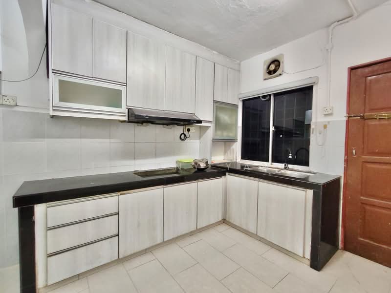 1-storey Terraced House for Sale in Taman Mawar (Rawang) - Tiffany Yang - Kitchen - PropertyGuru.com.my