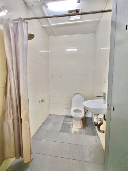 1-storey Terraced House for Sale in Taman Mawar (Rawang) - Tiffany Yang - Bilik Mandi - PropertyGuru.com.my