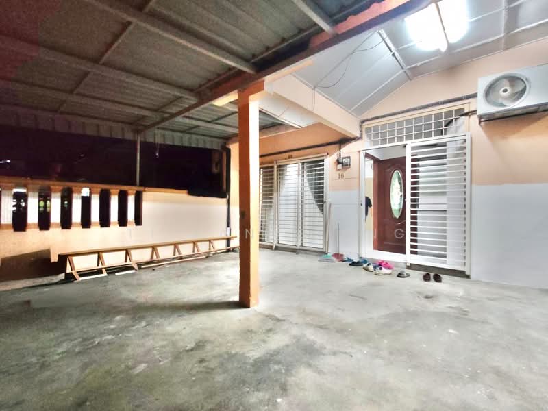 1-storey Terraced House for Sale in Taman Mawar (Rawang) - Tiffany Yang - Car Porch - PropertyGuru.com.my