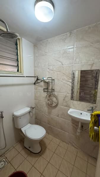 Pangsapuri untuk Dijual di Vista Pinggiran Apartment - Edmund Goh - Bathroom - PropertyGuru.com.my