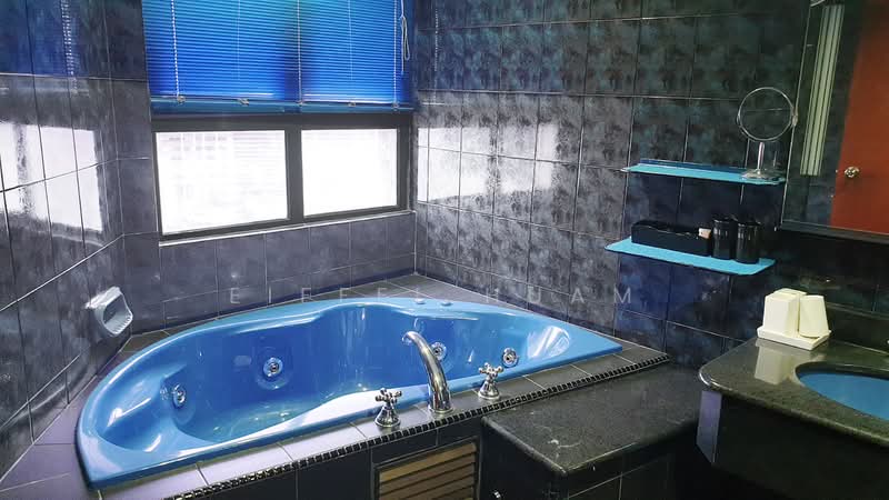 Kondominium untuk Dijual di Silverton Condominium - Eiffel Huam - Bathroom - PropertyGuru.com.my