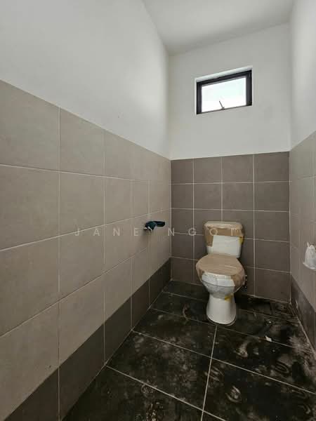 Shop / Office for Rent in Bandar Baru Permas Jaya (Permas Jaya) - Jane Ngoi - Bathroom - PropertyGuru.com.my
