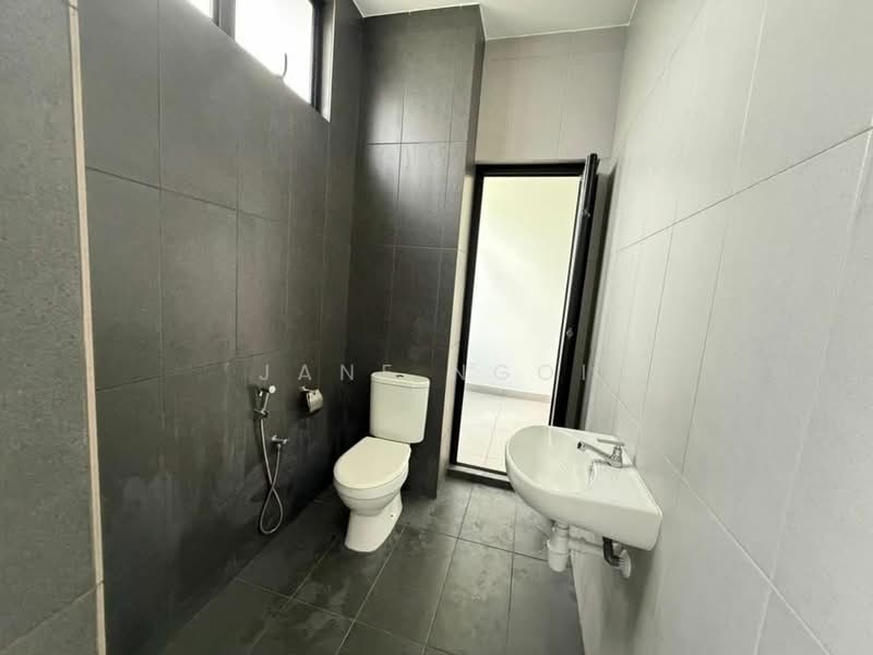 Rumah Teres 2-Tingkat untuk Dijual di Taman Mount Austin (Tebrau) - Jane Ngoi - Bathroom - PropertyGuru.com.my
