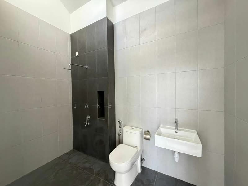 Rumah Teres 2-Tingkat untuk Dijual di Taman Mount Austin (Tebrau) - Jane Ngoi - Bathroom - PropertyGuru.com.my