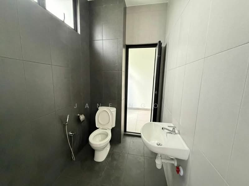 Rumah Teres 2-Tingkat untuk Dijual di Taman Mount Austin (Tebrau) - Jane Ngoi - Bathroom - PropertyGuru.com.my