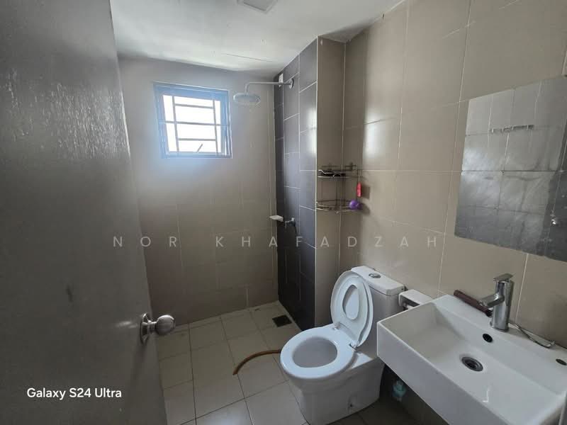 Servis Apartment untuk Disewa di Residensi Alami - Nor Khafadzah - Bathroom - PropertyGuru.com.my