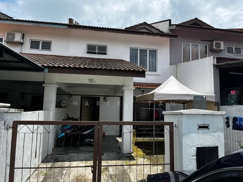 2-storey Terraced House for Sale in Bandar Putra Permai (Seri Kembangan) - Charles Tan - Exterior - PropertyGuru.com.my