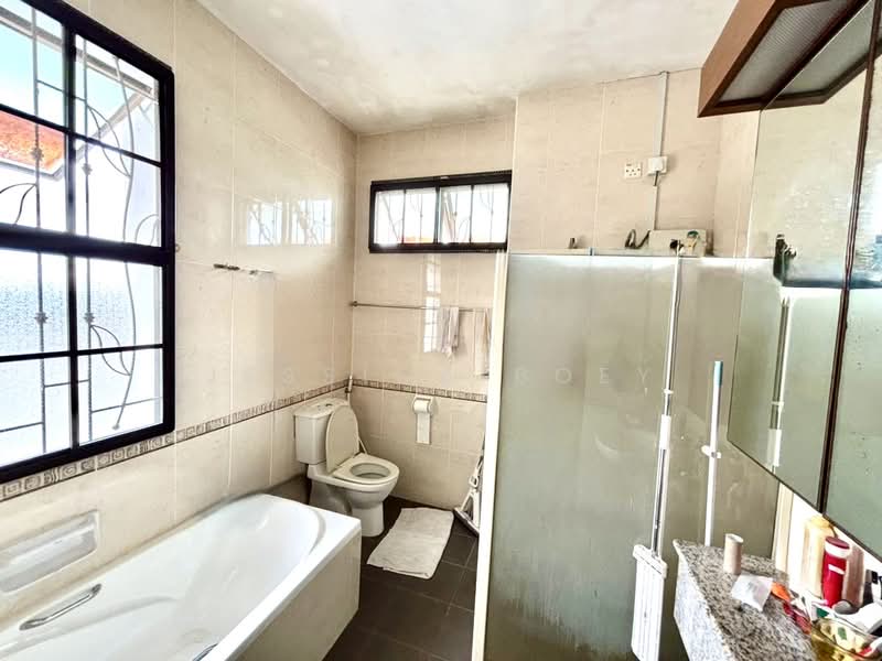 Rumah Berkembar untuk Dijual di Johor Bahru (Johor) - Jessica Boey - Bathroom - PropertyGuru.com.my