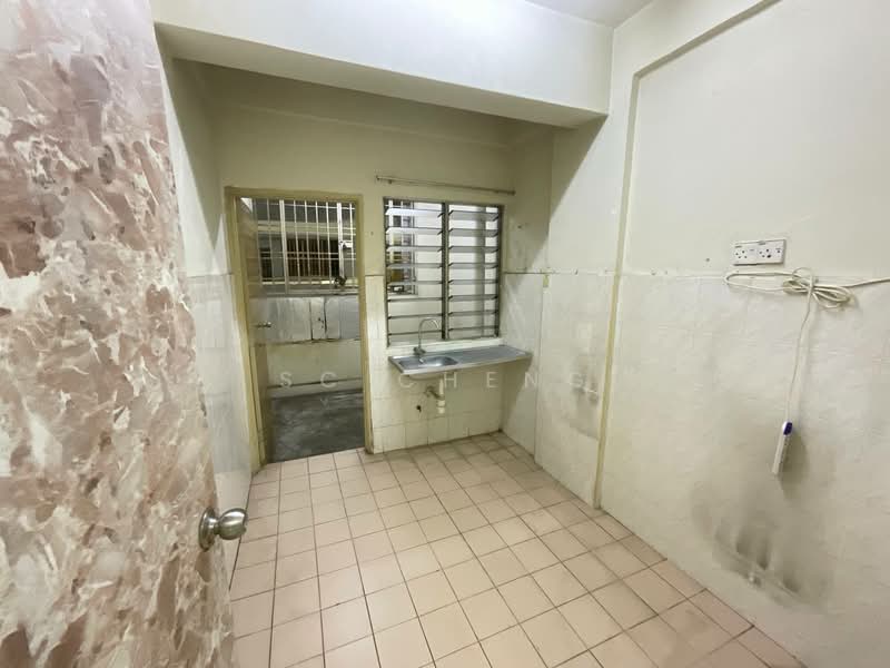 Pangsapuri untuk Disewa di Bayu Puteri 2 - SC Cheng - Kitchen - PropertyGuru.com.my