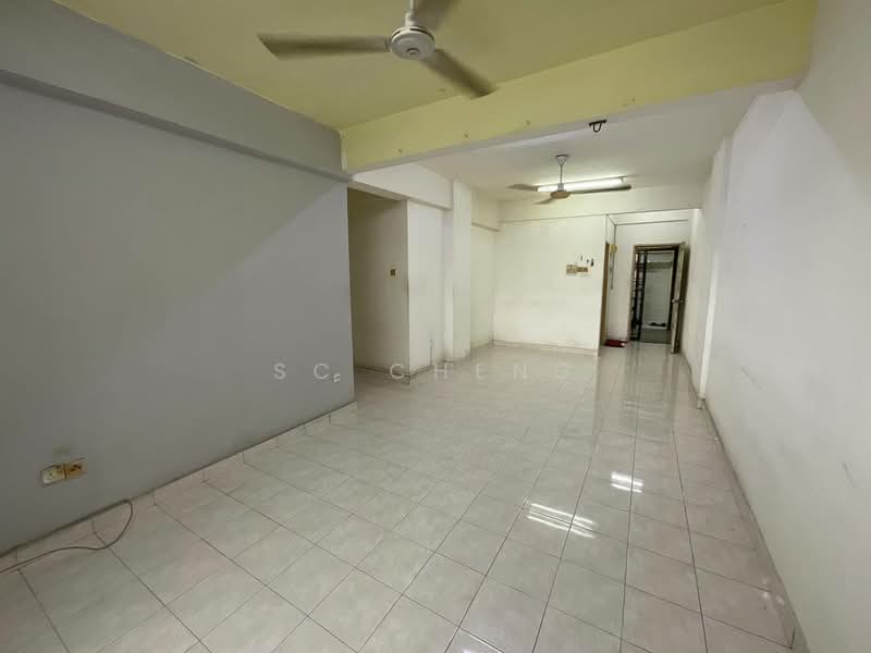 Pangsapuri untuk Disewa di Bayu Puteri 2 - SC Cheng - Living Room - PropertyGuru.com.my