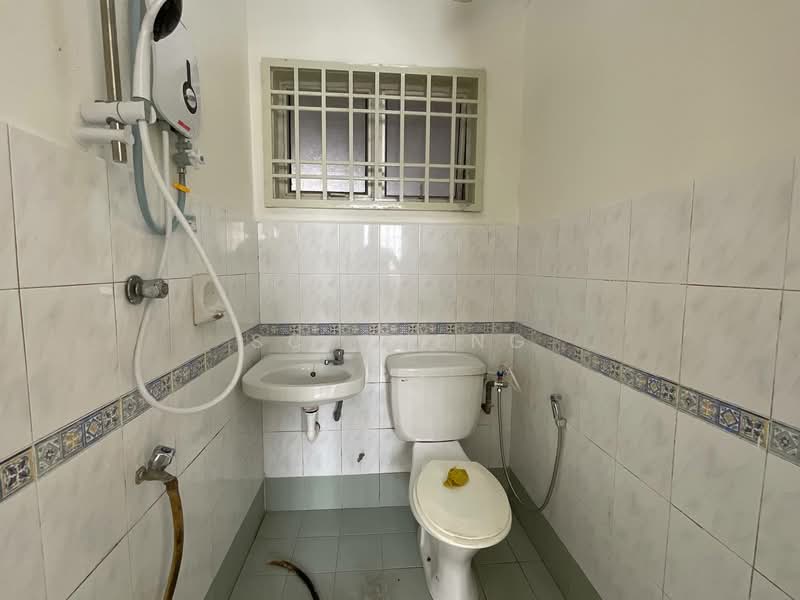 Apartment for Rent at Bayu Puteri 2 - SC Cheng - Bathroom - PropertyGuru.com.my