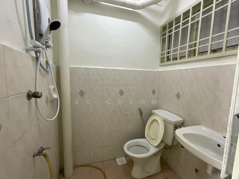 Apartment for Rent at Bayu Puteri 2 - SC Cheng - Bathroom - PropertyGuru.com.my