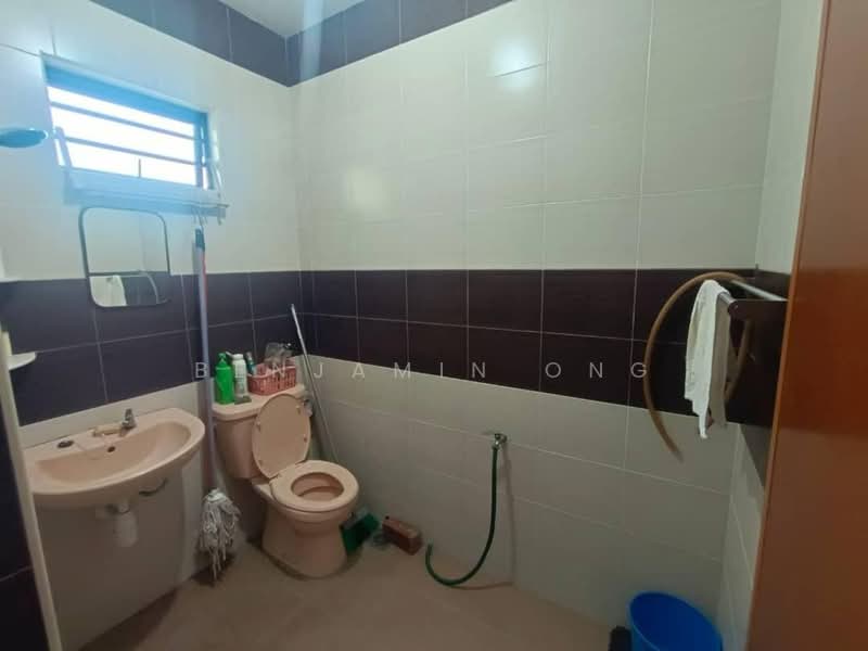 Rumah Teres 2 Tingkat untuk Dijual di Taman Pelangi (Johor Bahru) - Benjamin Ong - Bathroom - PropertyGuru.com.my