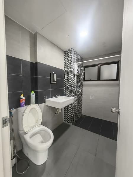 Condominium for Rent at Ujana Executive Apartment - Tony Lim - Bathroom - PropertyGuru.com.my