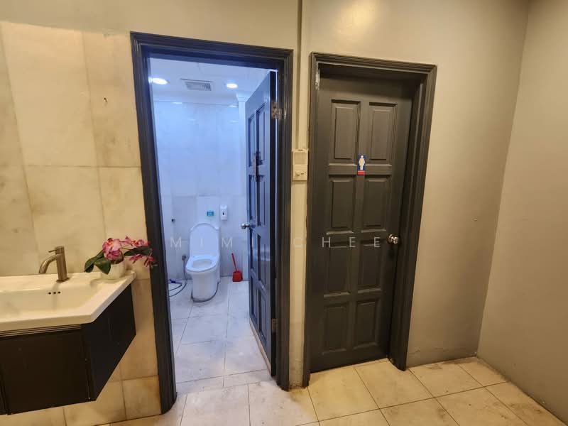 Shop for Rent in Jalan Ipoh (Kuala Lumpur) - Mimi Chee - Bathroom - PropertyGuru.com.my