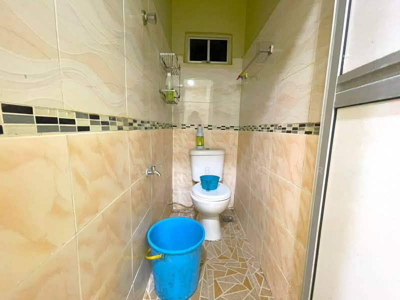 1-storey Terraced House for Sale in Bandar Kinrara Seksyen 1 (Bandar Kinrara) - Faisal Abu Omar - Bathroom - PropertyGuru.com.my