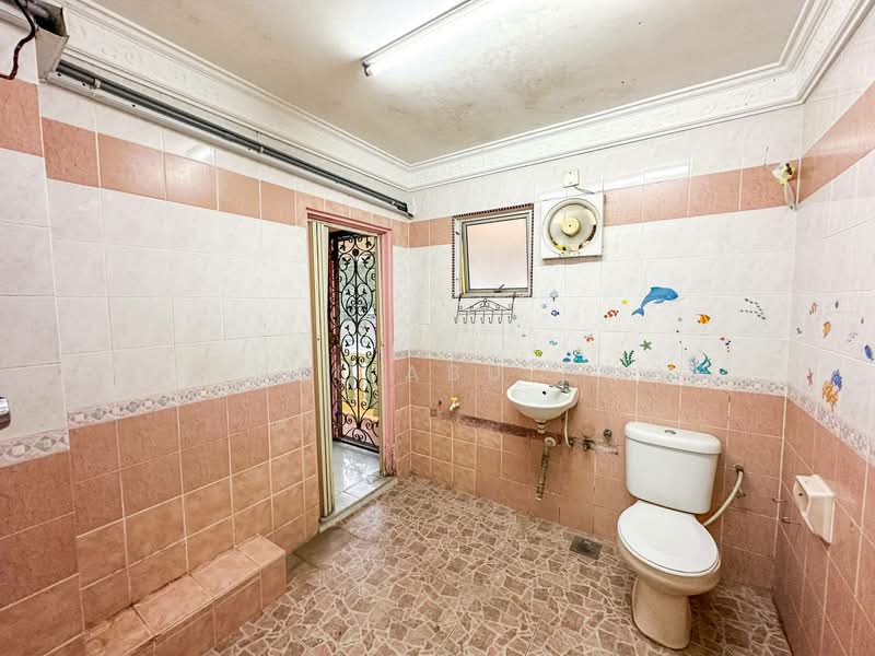Rumah Teres 2 Tingkat untuk Dijual di Kota Damansara (Selangor) - Faisal Abu Omar - Bathroom - PropertyGuru.com.my