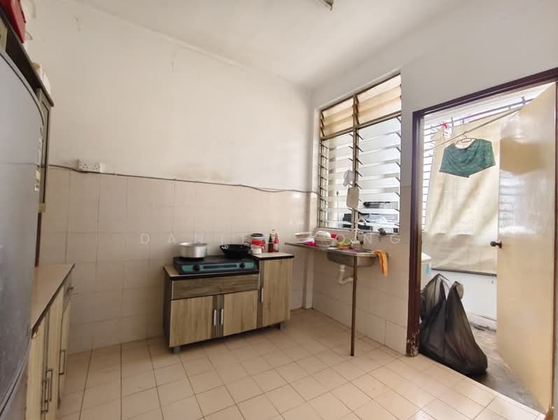 Pangsapuri untuk Dijual di Bayu Puteri 2 - Daniel Yong - Kitchen - PropertyGuru.com.my