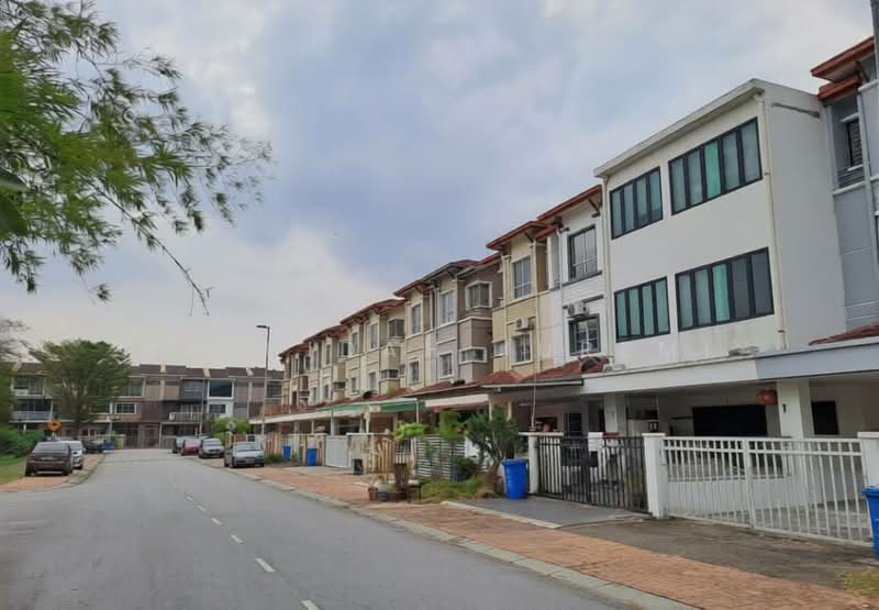 Rumah Teres 3 Tingkat untuk Dijual di Shah Alam (Selangor) - Rashidah Juremi - Exterior - PropertyGuru.com.my