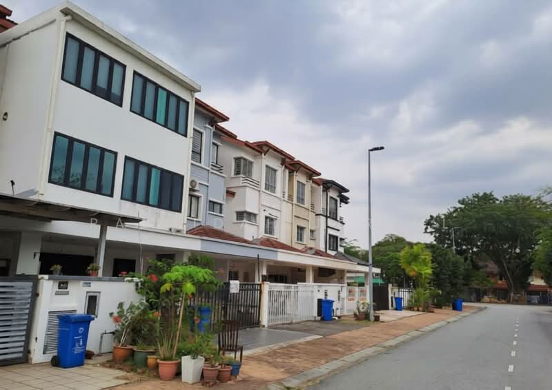 Rumah Teres 3 Tingkat untuk Dijual di Shah Alam (Selangor) - Rashidah Juremi - Exterior - PropertyGuru.com.my