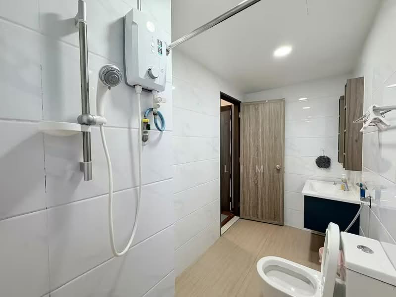 Servis Apartment untuk Dijual di Country Garden Central Park - Jovel Lim - Bathroom - PropertyGuru.com.my